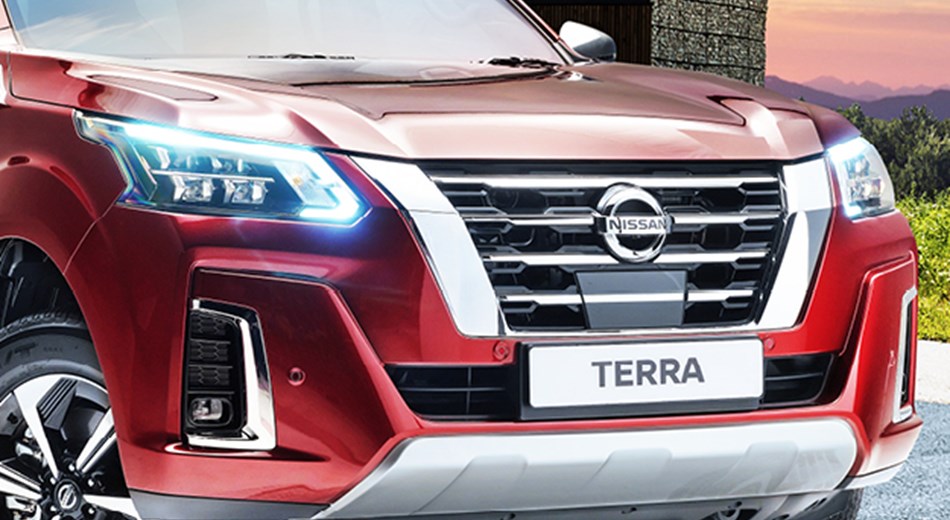 Grille of Red Nissan Terra
